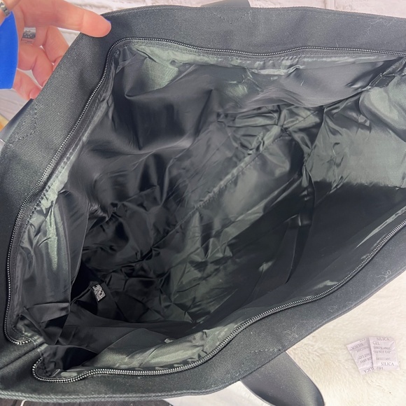 NWT🤩 |•VICTORIA'S SECRET•| Sparkly Silver Sequin Tote & Matching Make Up Bag - Picture 10 of 12